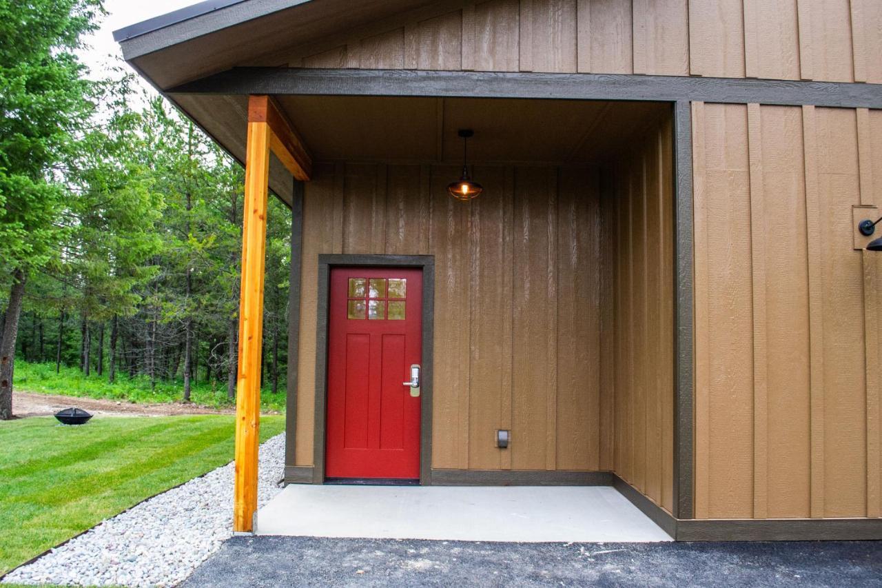 Glacier Homestead Coram Екстер'єр фото