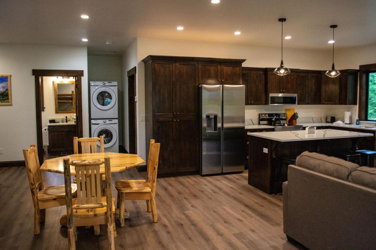 Glacier Homestead Coram Екстер'єр фото