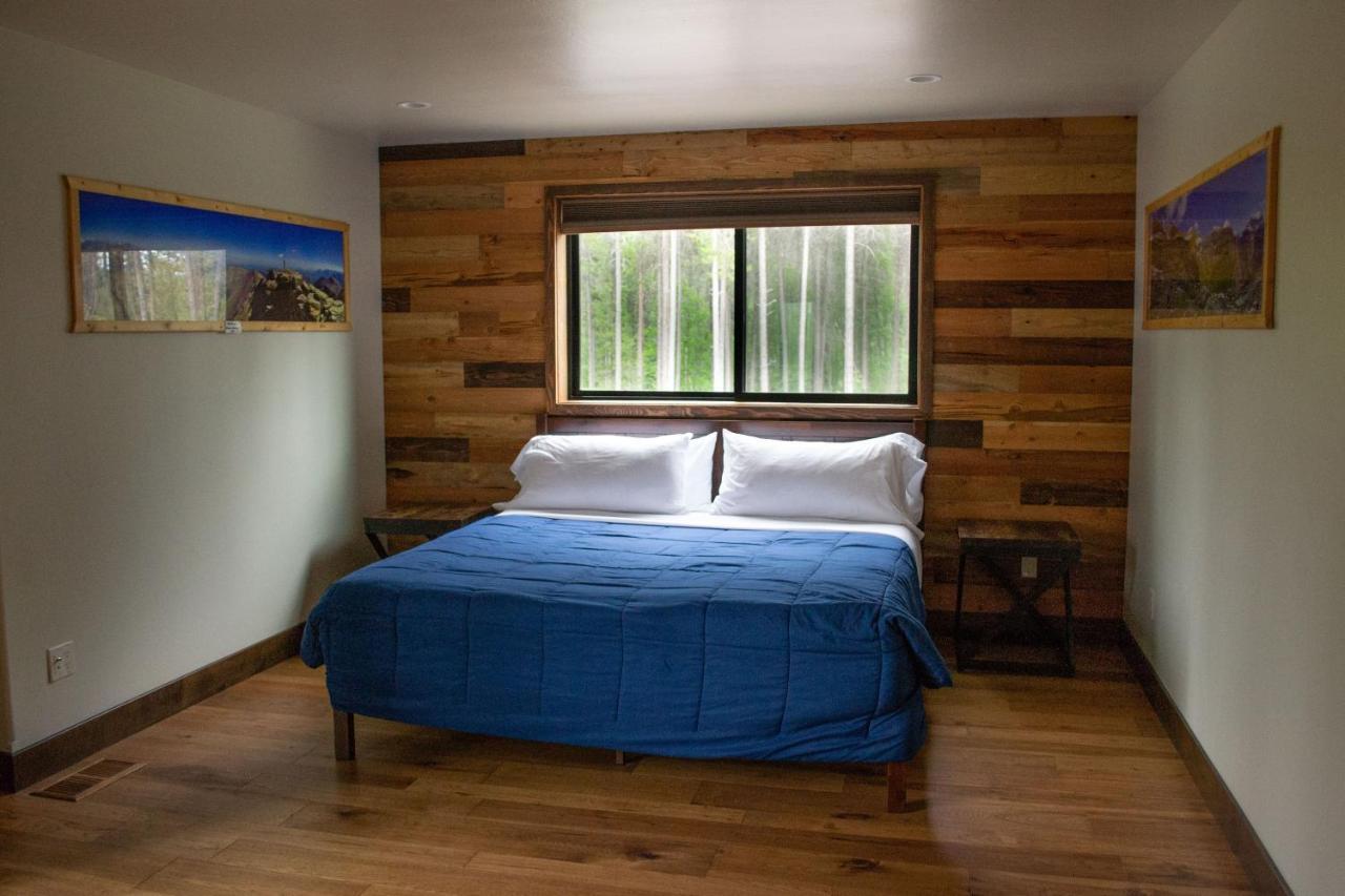 Glacier Homestead Coram Екстер'єр фото