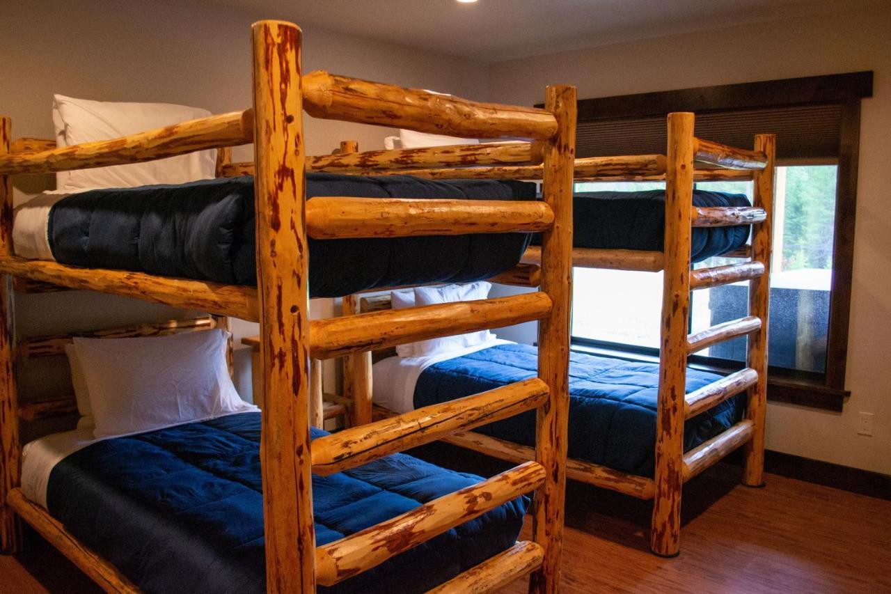 Glacier Homestead Coram Екстер'єр фото