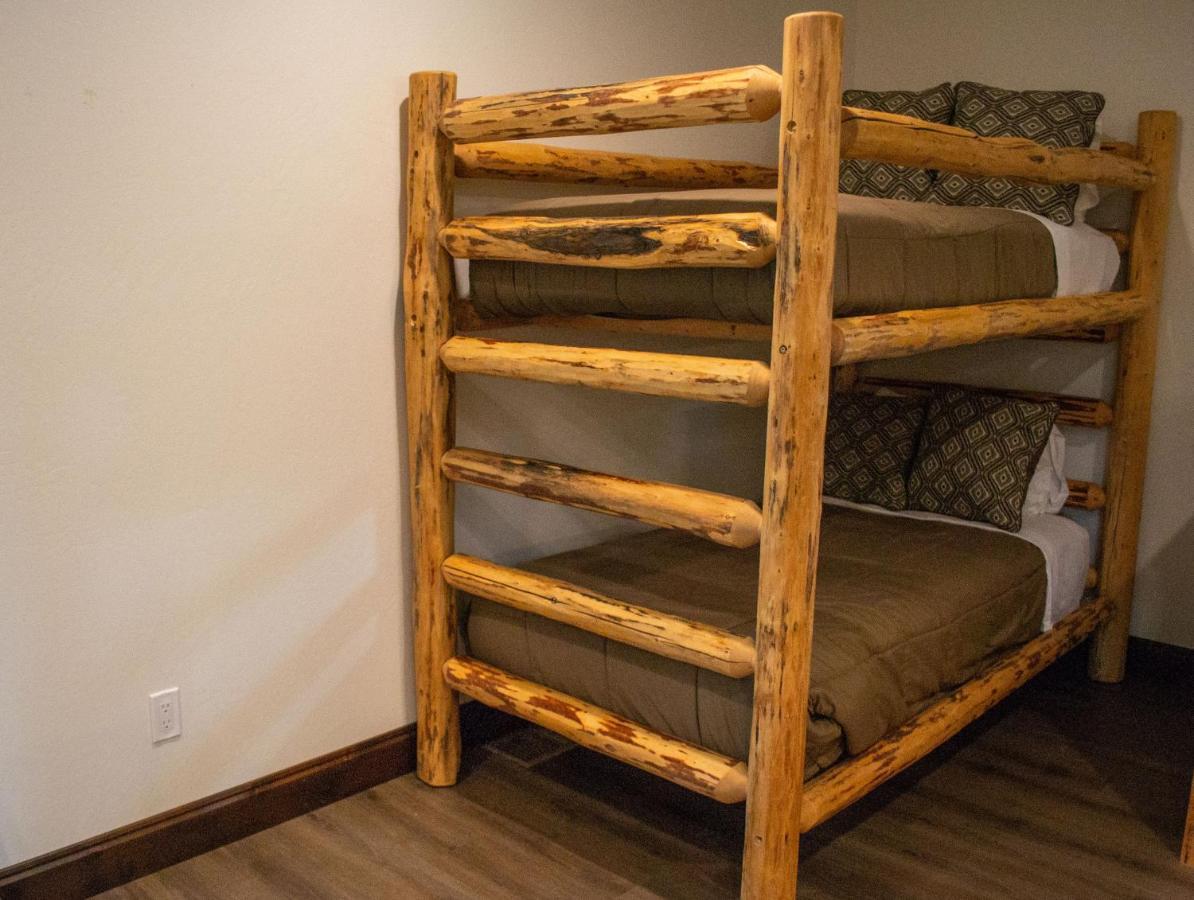 Glacier Homestead Coram Екстер'єр фото