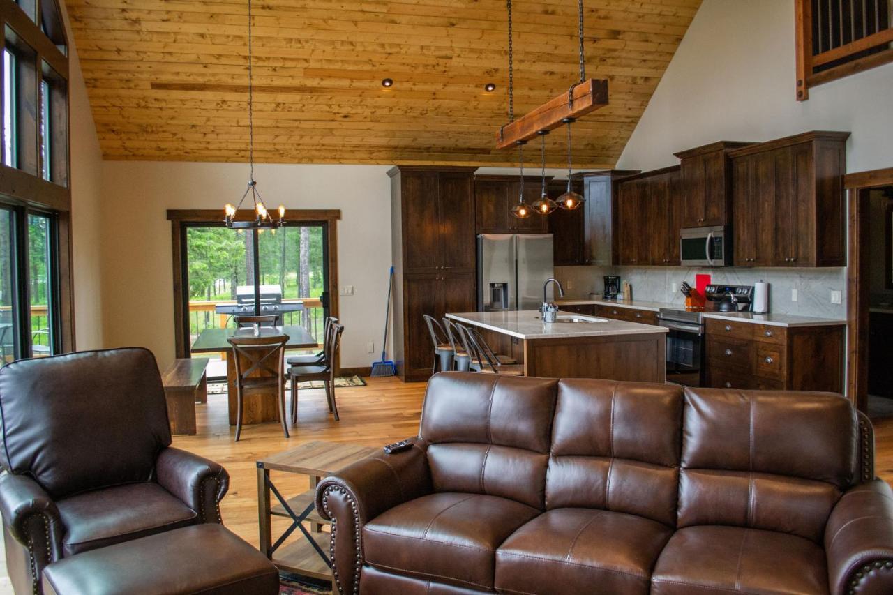 Glacier Homestead Coram Екстер'єр фото