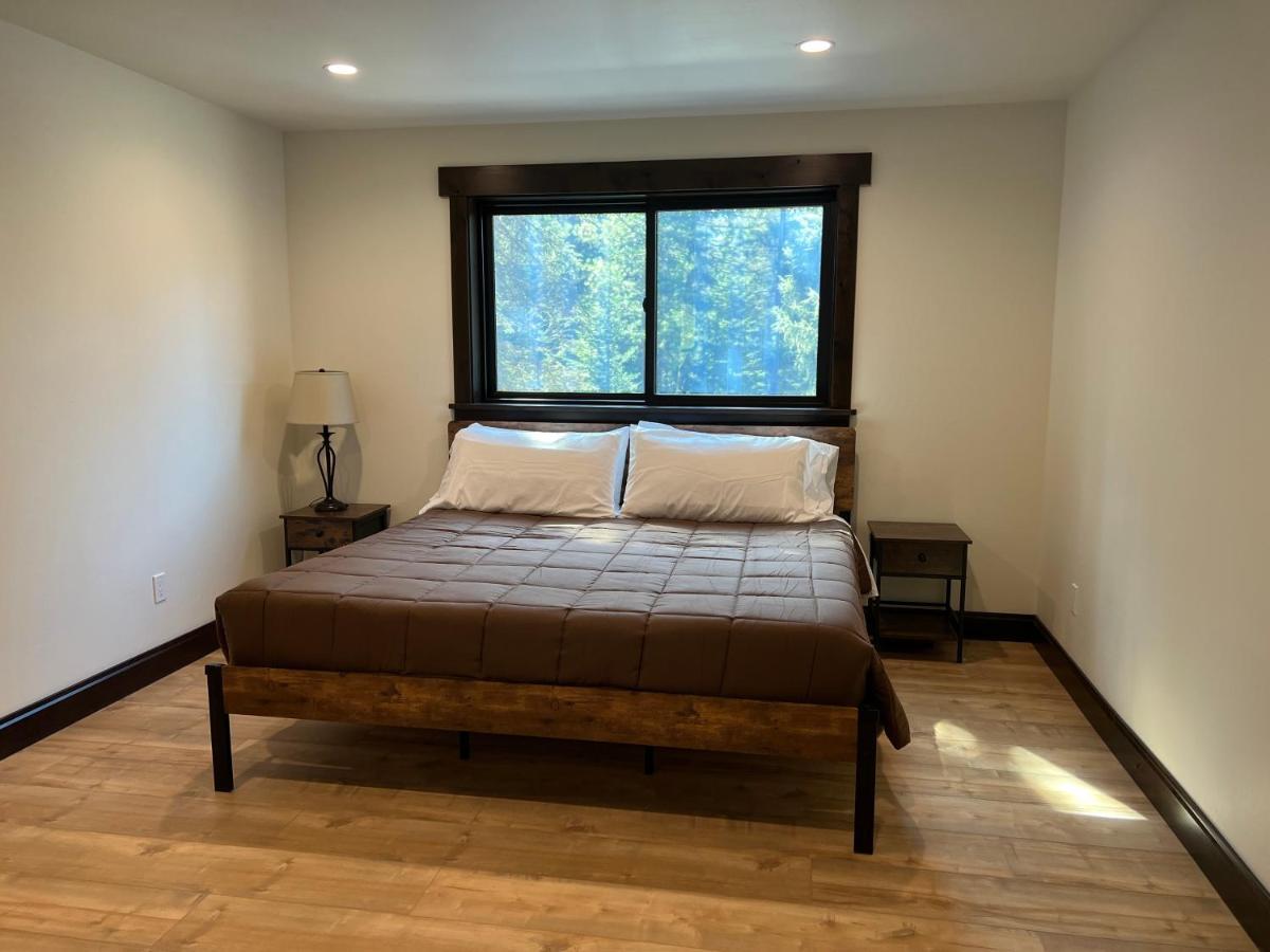 Glacier Homestead Coram Екстер'єр фото
