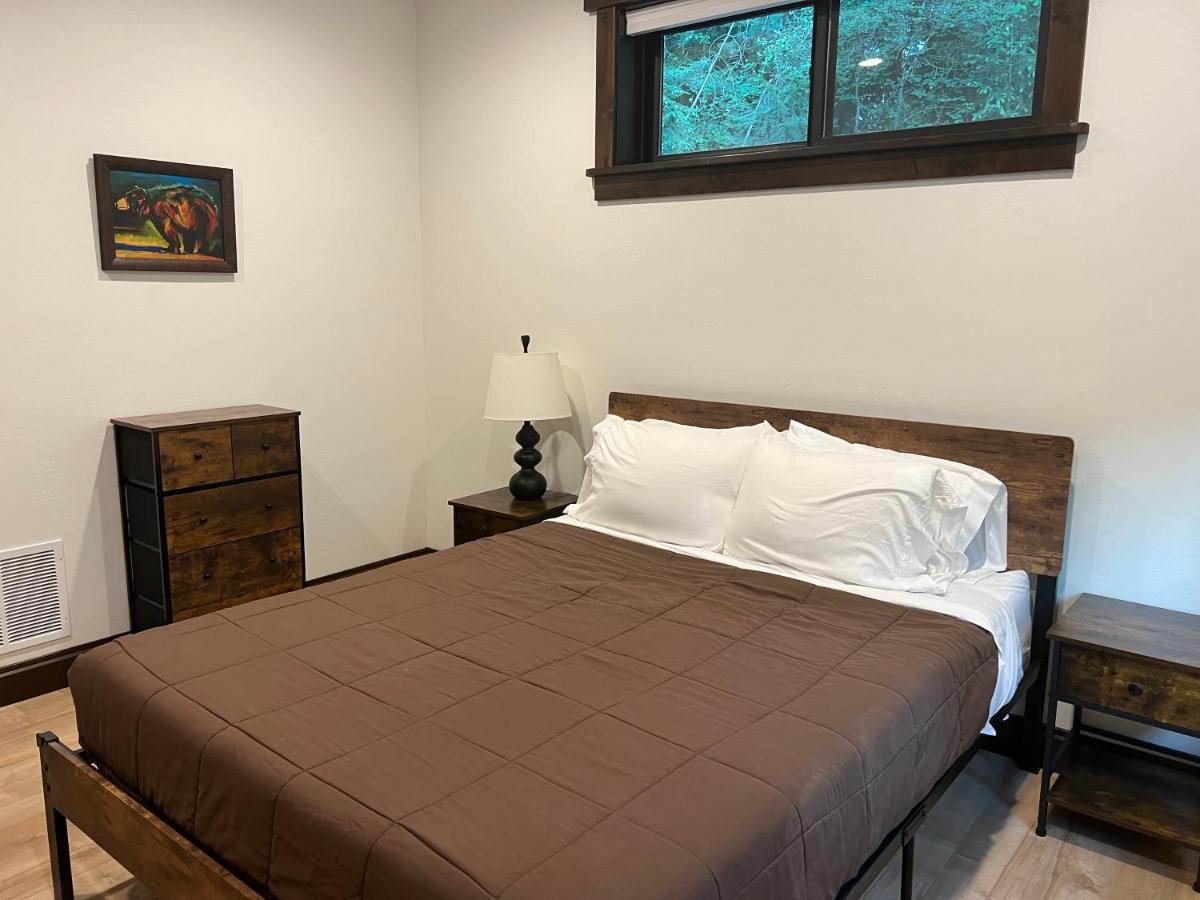 Glacier Homestead Coram Екстер'єр фото