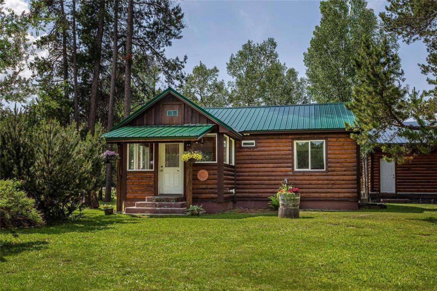 Glacier Homestead Coram Екстер'єр фото