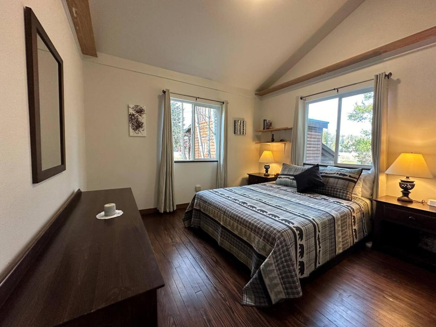 Glacier Homestead Coram Екстер'єр фото