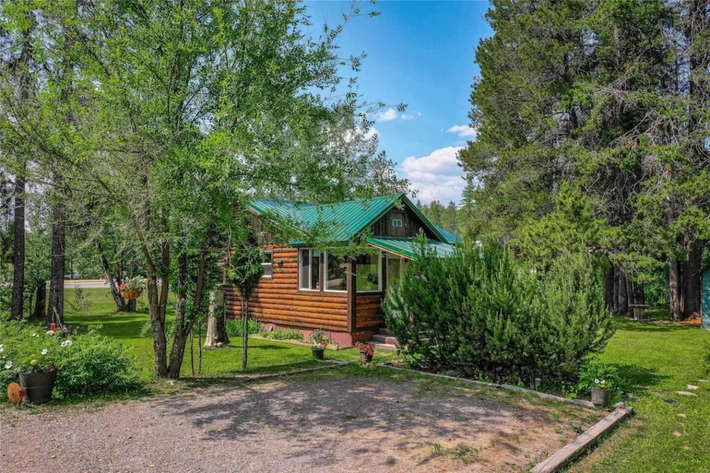 Glacier Homestead Coram Екстер'єр фото