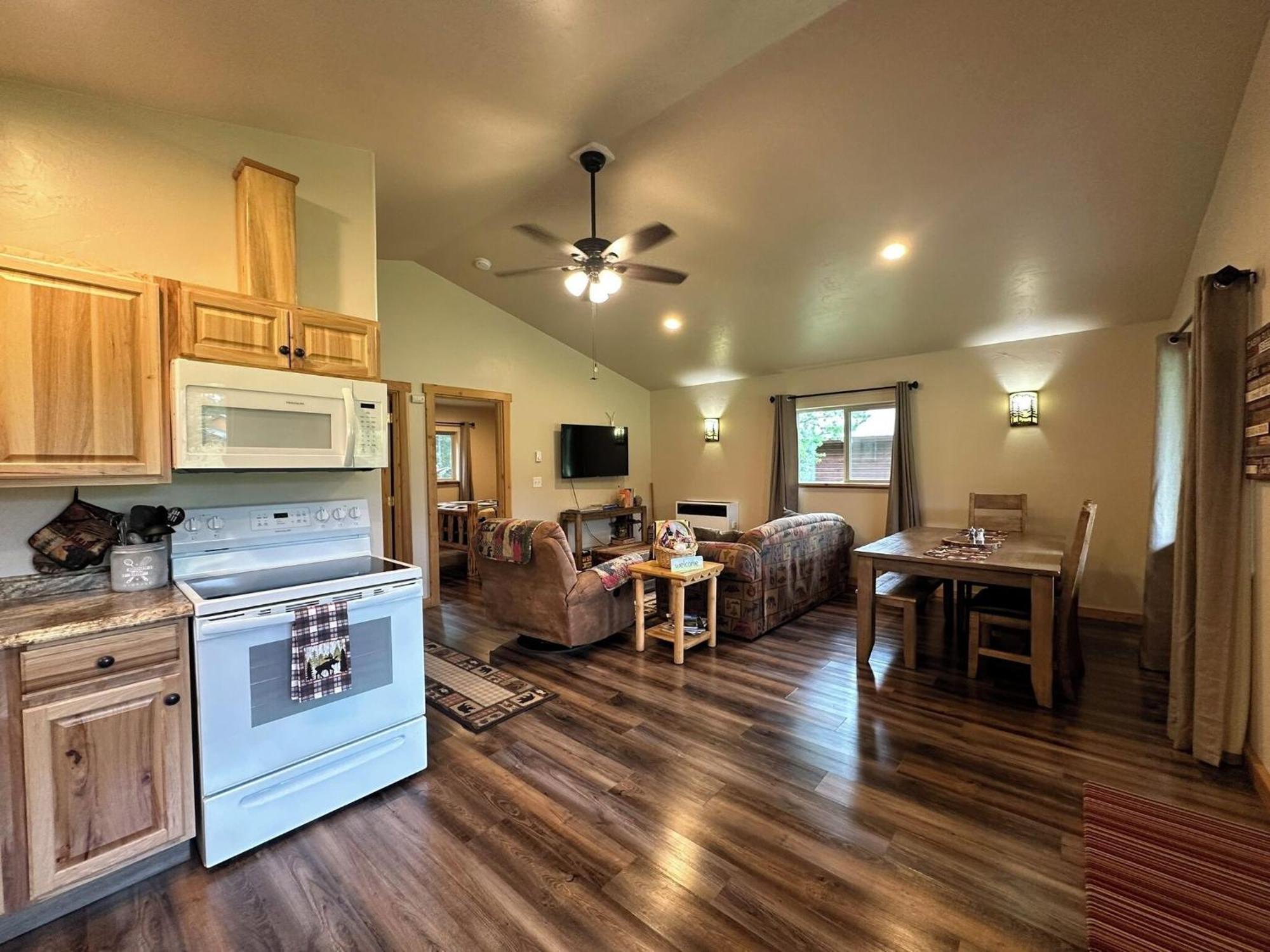 Glacier Homestead Coram Екстер'єр фото