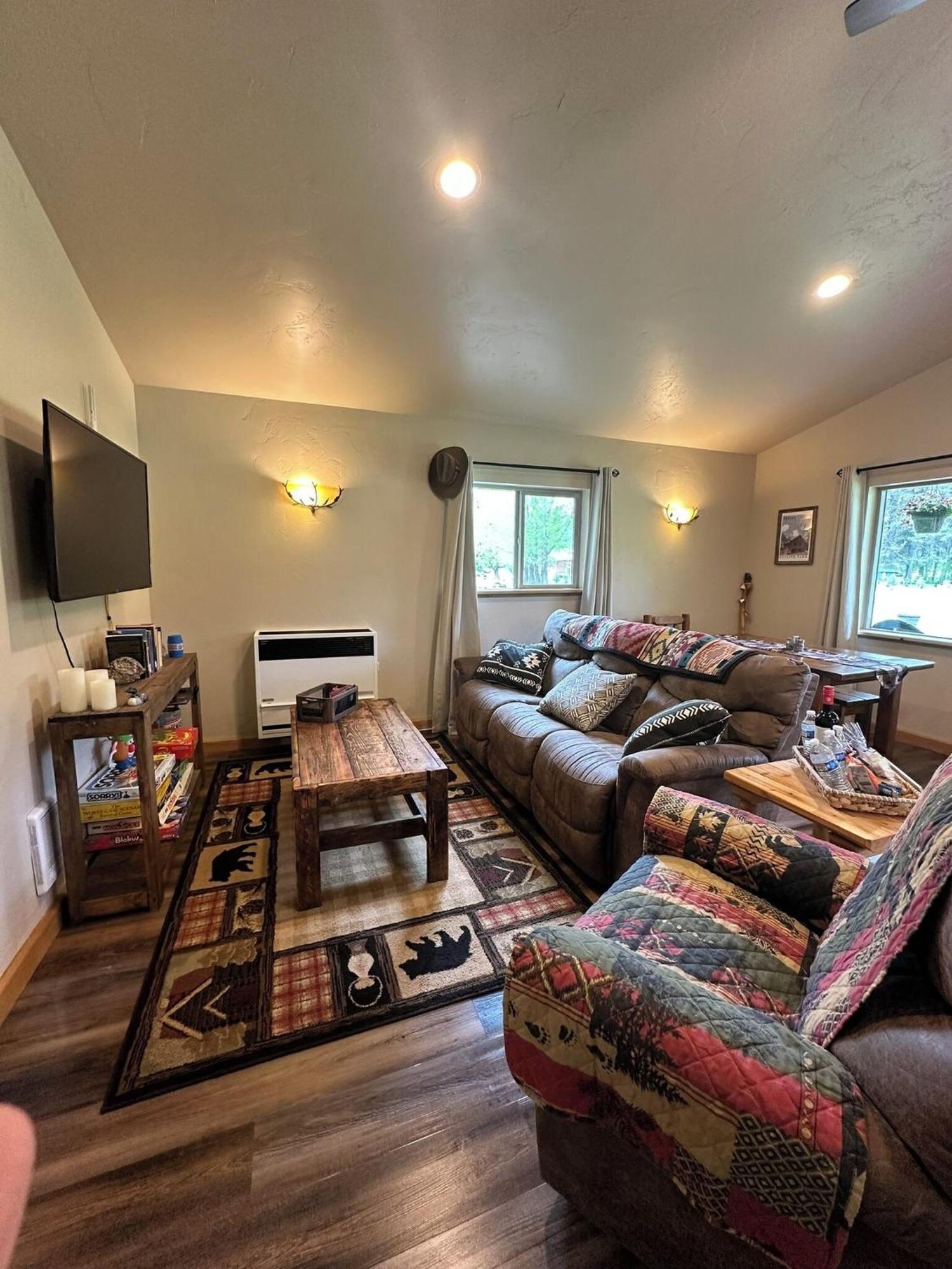 Glacier Homestead Coram Екстер'єр фото