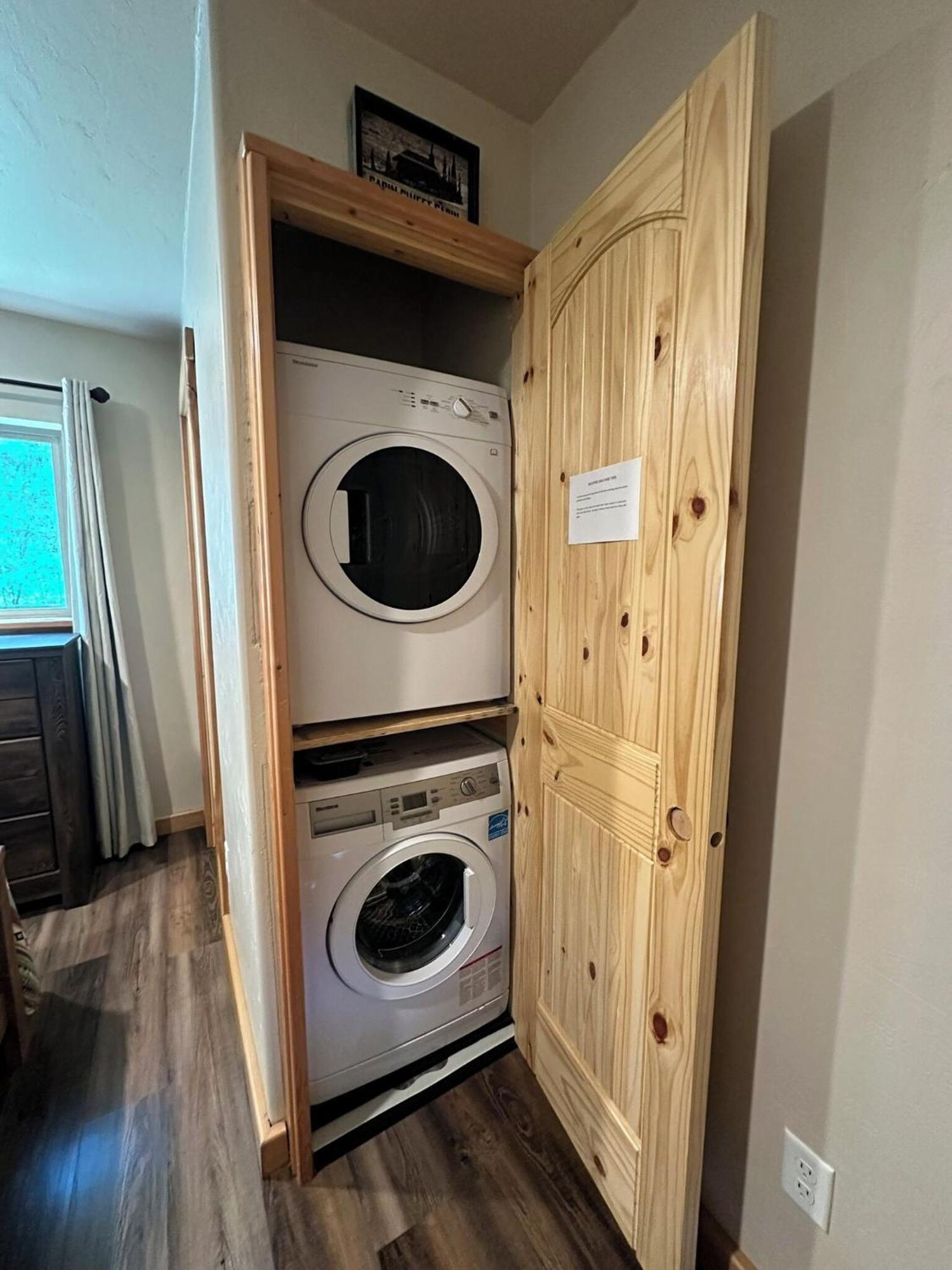Glacier Homestead Coram Екстер'єр фото