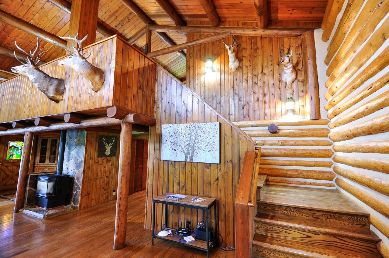 Glacier Homestead Coram Екстер'єр фото