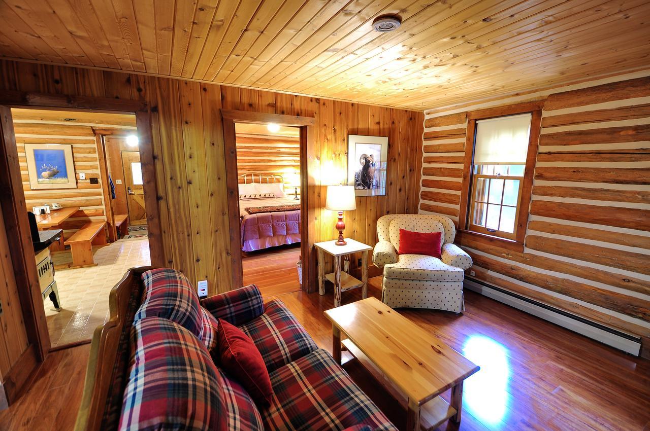 Glacier Homestead Coram Екстер'єр фото