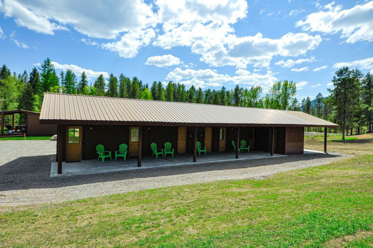 Glacier Homestead Coram Екстер'єр фото
