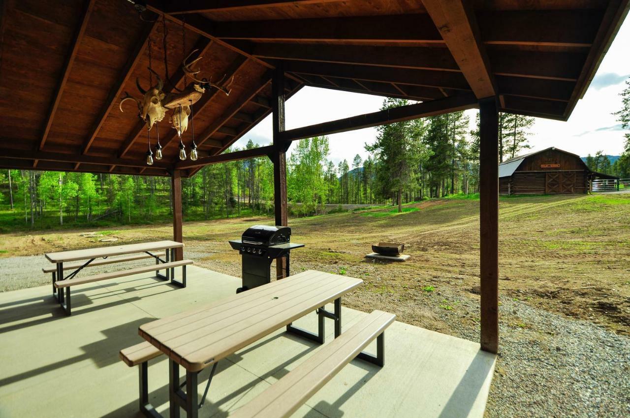 Glacier Homestead Coram Екстер'єр фото